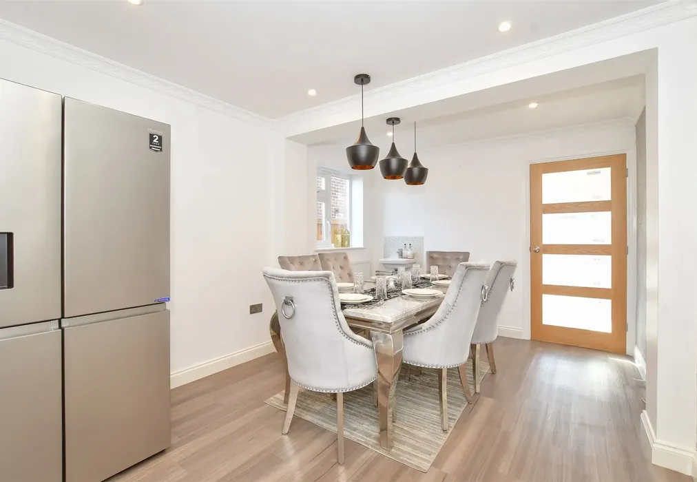 Dining Room - Wellington Gardens, Chichester, West Sussex - Wards of Kent