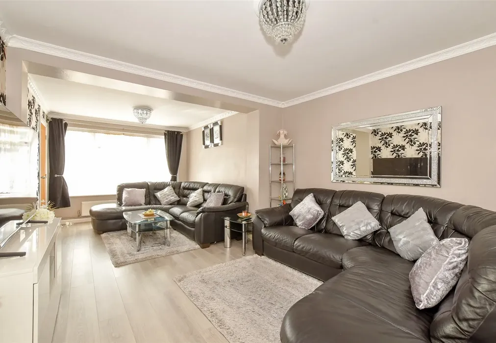Lounge - Wellington Gardens, Chichester, West Sussex - Wards of Kent