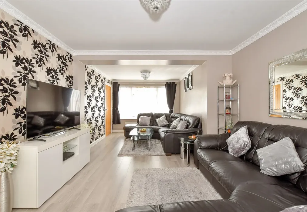 Lounge - Wellington Gardens, Chichester, West Sussex - Wards of Kent