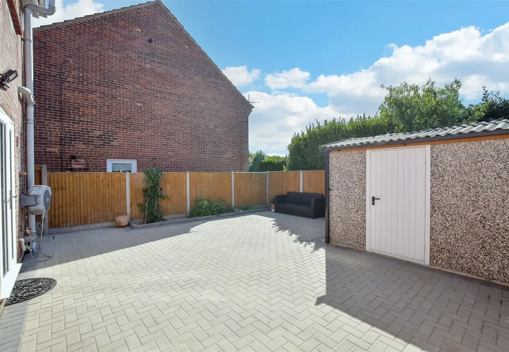 Rear Garden - Wellington Gardens, Chichester, West Sussex - Wards of Kent