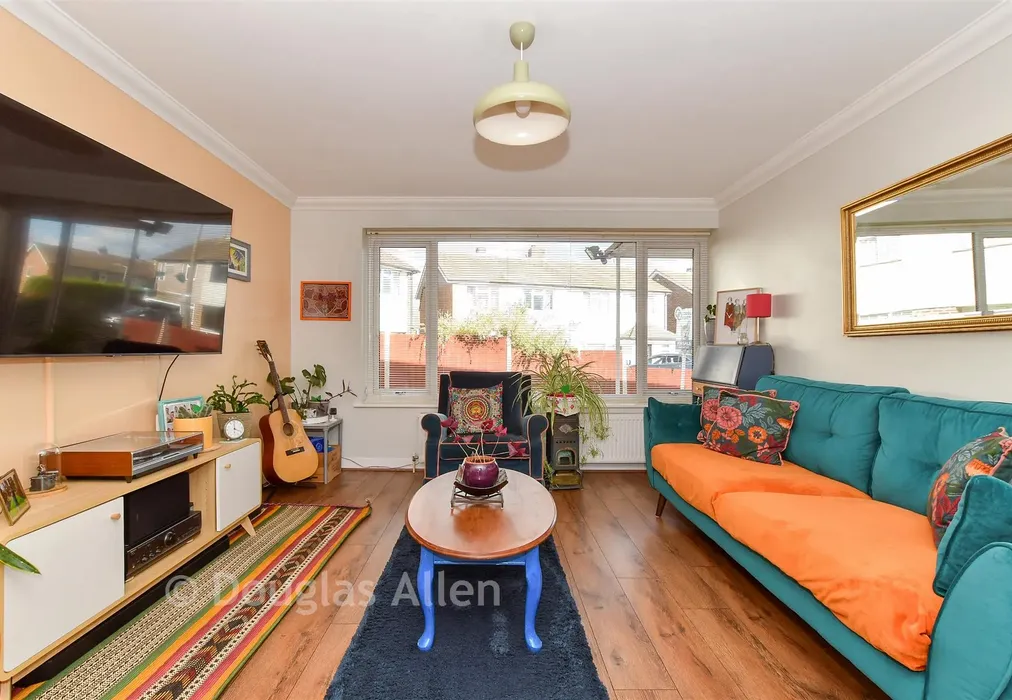 Lounge/Diner - Dukes Farm Road, Billericay, Essex - Wards of Kent