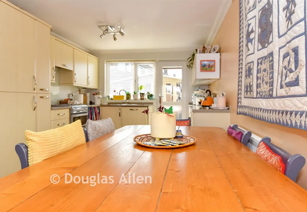 Kitchen - Dukes Farm Road, Billericay, Essex - Wards of Kent