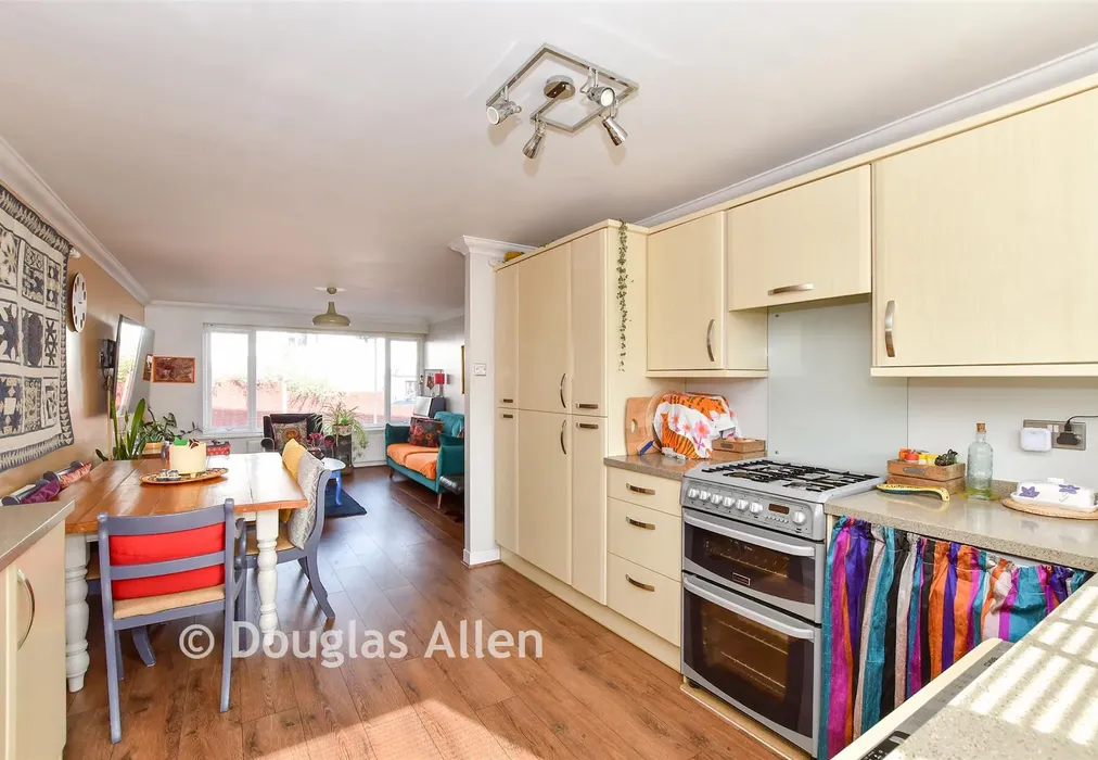 Kitchen - Dukes Farm Road, Billericay, Essex - Wards of Kent