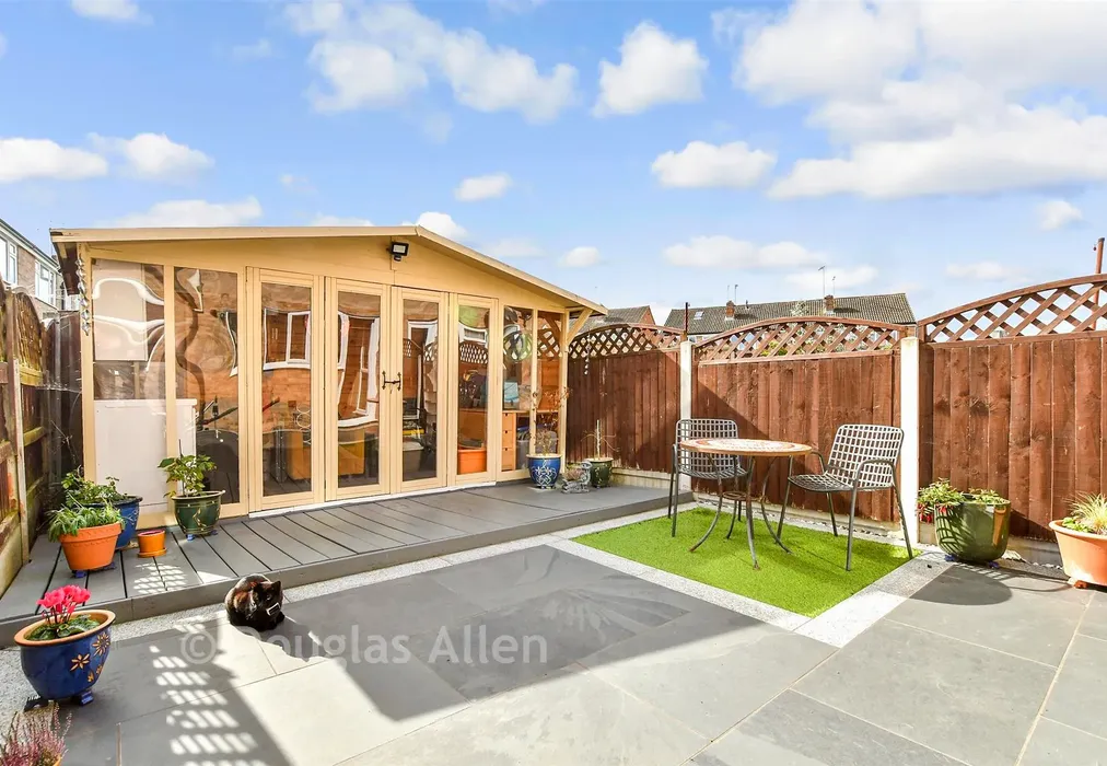 Rear Garden - Dukes Farm Road, Billericay, Essex - Wards of Kent