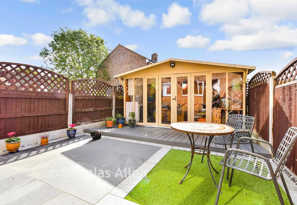 Rear Garden - Dukes Farm Road, Billericay, Essex - Wards of Kent