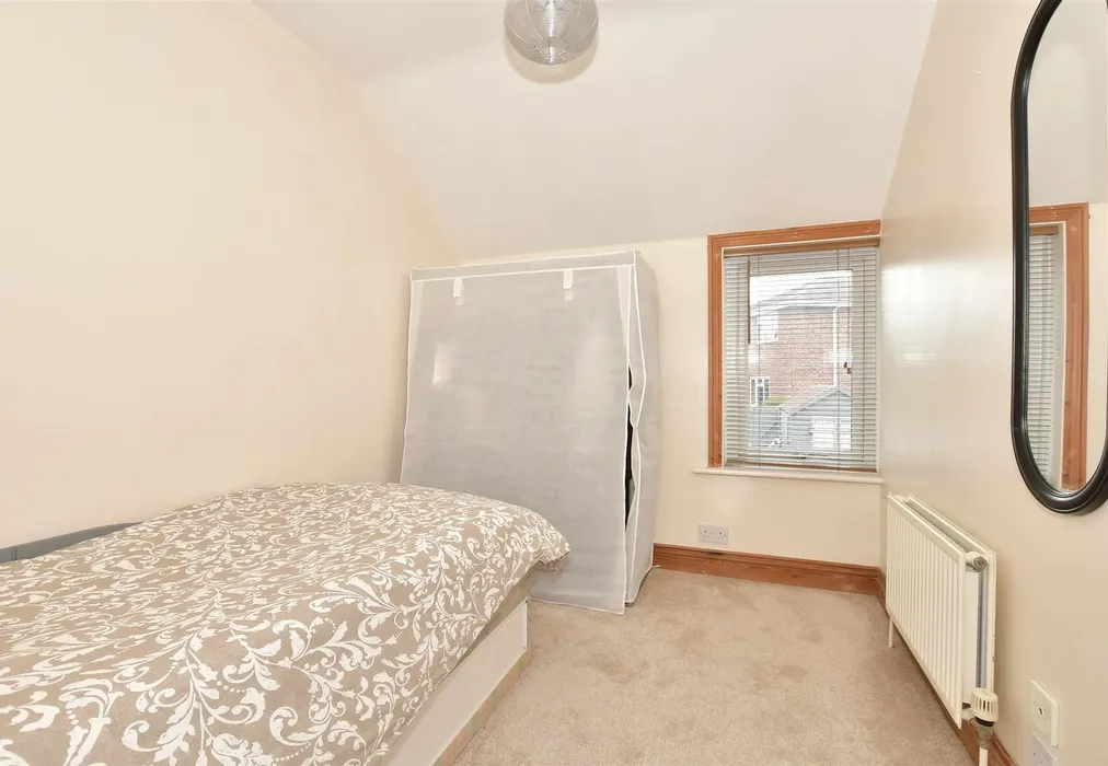Bedroom 2 - Cross Road, Walmer, Deal, Kent - Wards of Kent