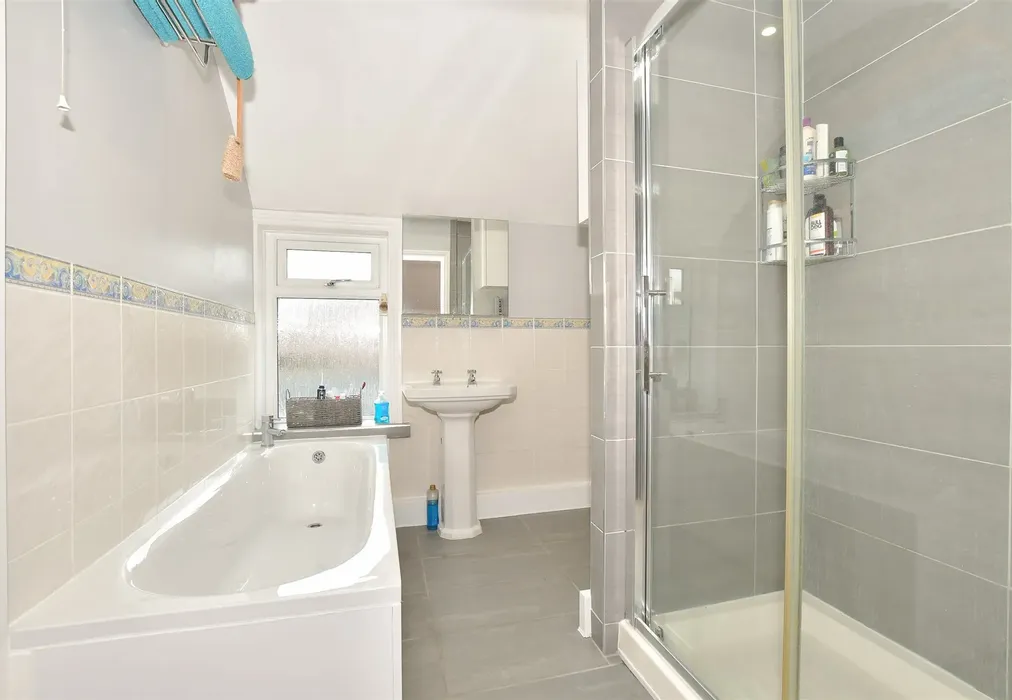 Bathroom - Cross Road, Walmer, Deal, Kent - Wards of Kent