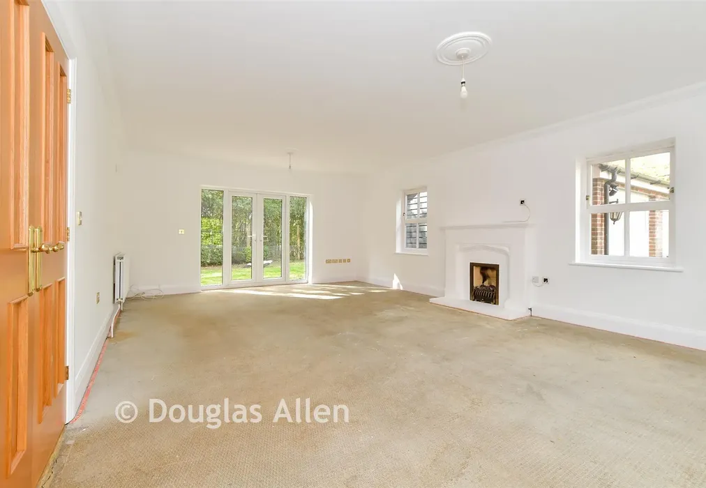 Lounge - Teazle Meade, Thornwood, Epping, Essex - Wards of Kent