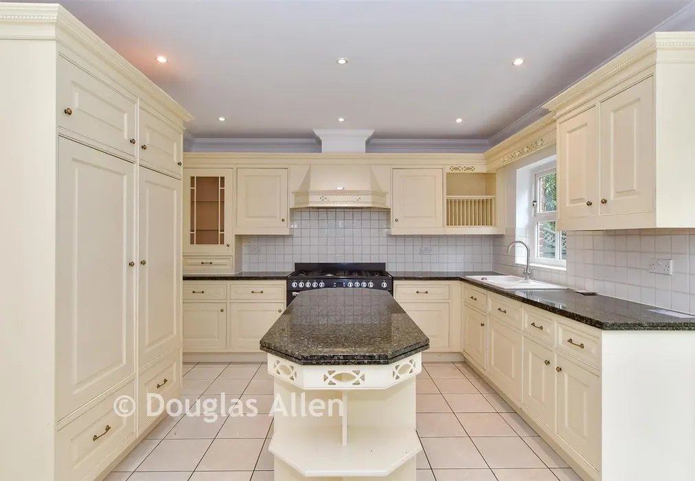 Kitchen/ Breakfast Room - Teazle Meade, Thornwood, Epping, Essex - Wards of Kent