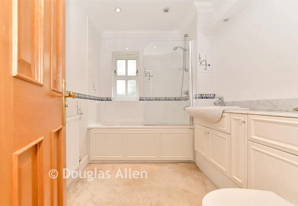 Bathroom - Teazle Meade, Thornwood, Epping, Essex - Wards of Kent