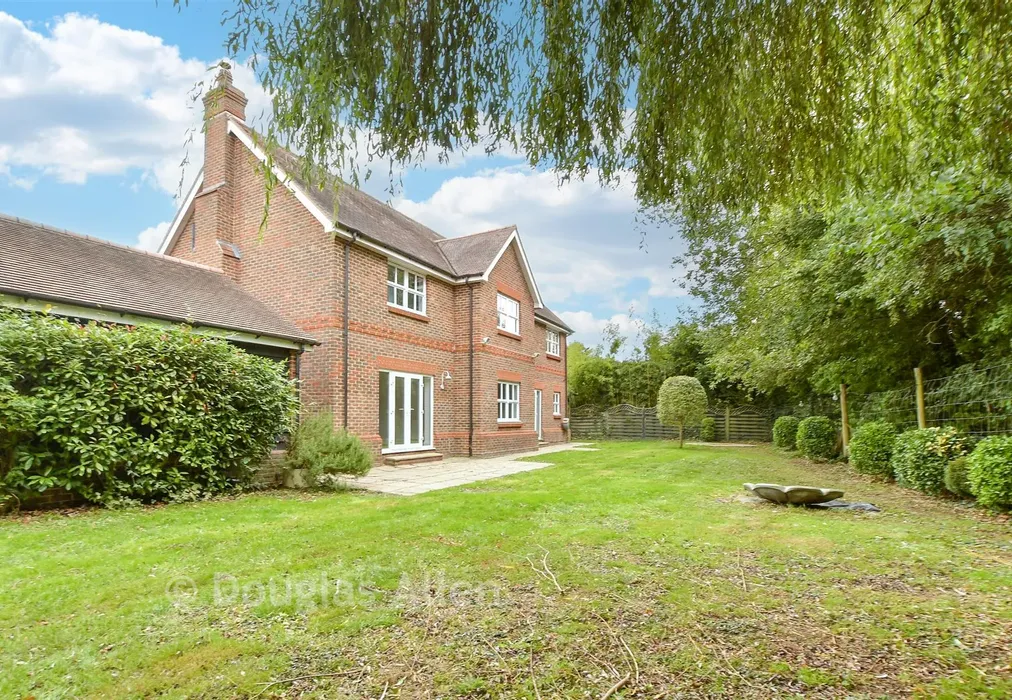 Rear Garden - Teazle Meade, Thornwood, Epping, Essex - Wards of Kent