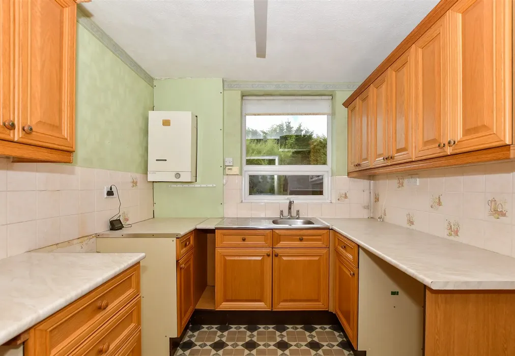 Kitchen - Knowle Road, Penenden Heath, Maidstone, Kent - Wards of Kent