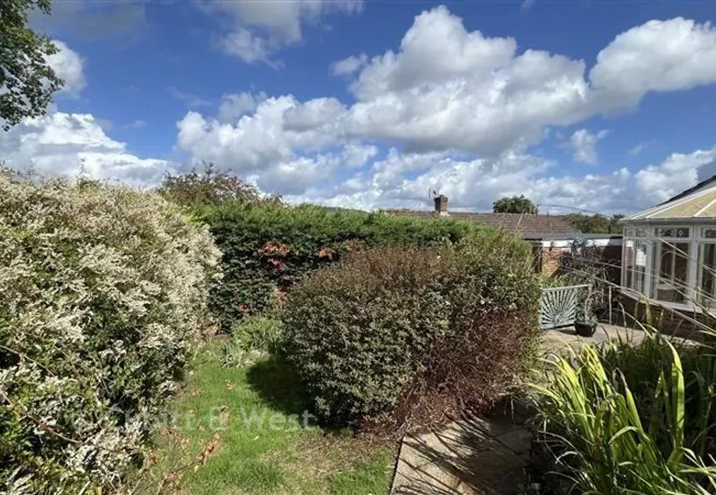 Garden - Rectory Close, Ewhurst, Cranleigh, Surrey - Wards of Kent