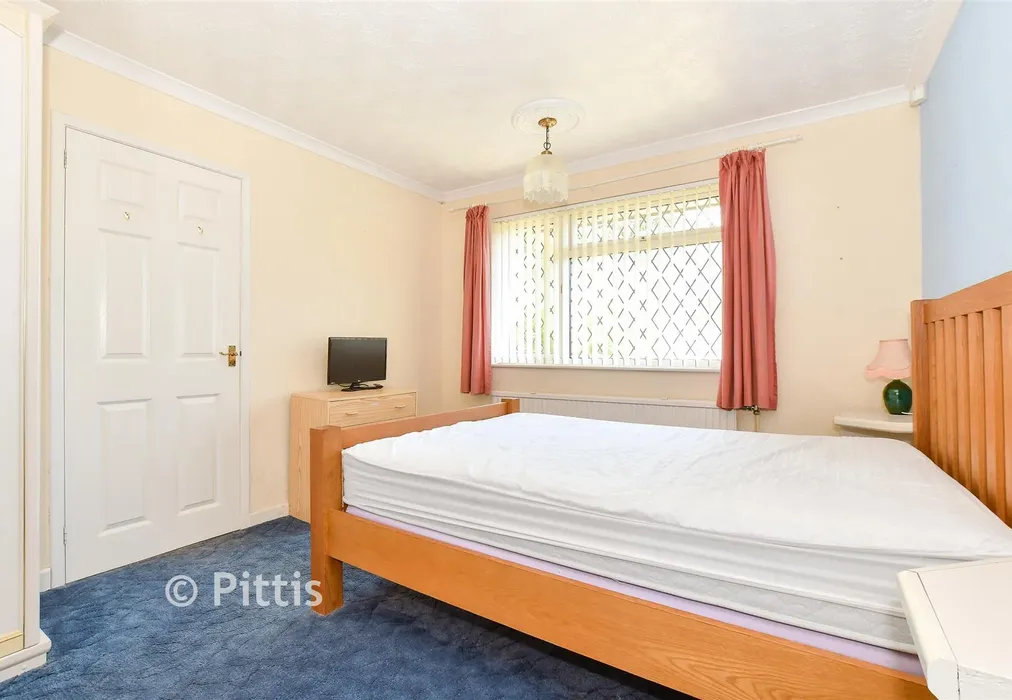 Bedroom 2 - Thornton Manor Drive, Ryde, Isle of Wight - Wards of Kent