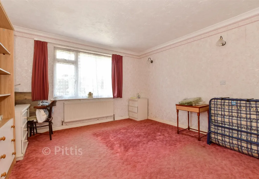 Bedroom 1 - Thornton Manor Drive, Ryde, Isle of Wight - Wards of Kent