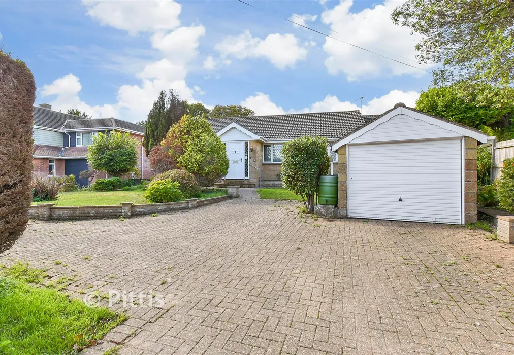 Driveway/Parking - Thornton Manor Drive, Ryde, Isle of Wight - Wards of Kent