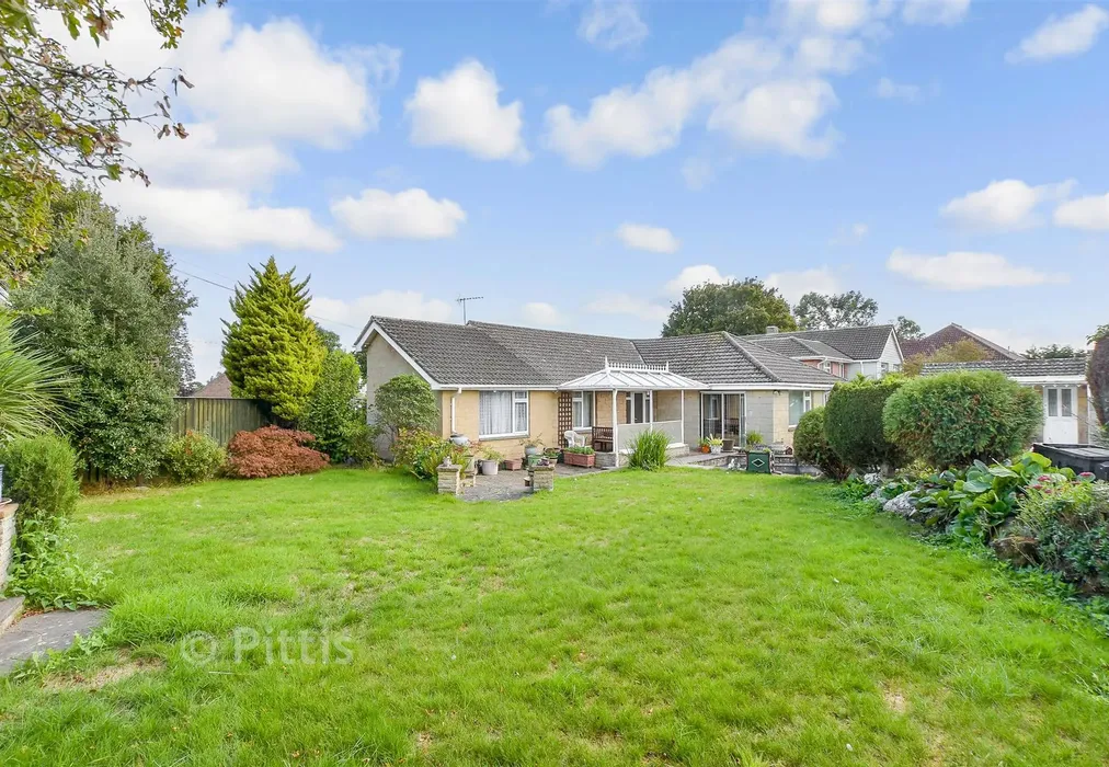 Rear Garden - Thornton Manor Drive, Ryde, Isle of Wight - Wards of Kent