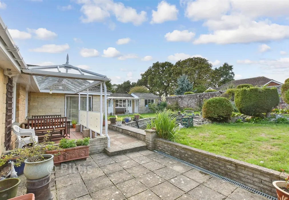Rear Garden - Thornton Manor Drive, Ryde, Isle of Wight - Wards of Kent
