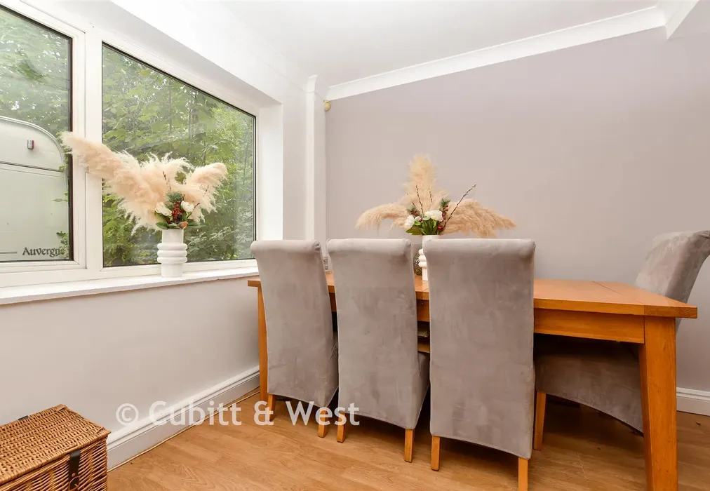 Lounge / Diner - Picquets Way, Banstead, Surrey - Wards of Kent