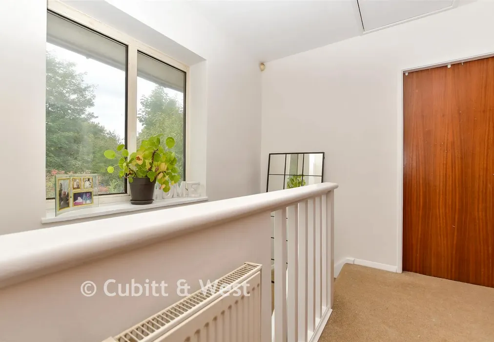 Landing - Picquets Way, Banstead, Surrey - Wards of Kent