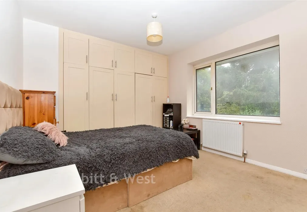 Bedroom 1 - Picquets Way, Banstead, Surrey - Wards of Kent