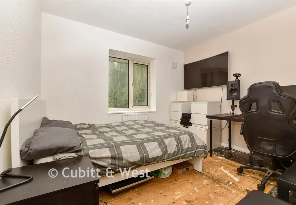 Bedroom 2 - Picquets Way, Banstead, Surrey - Wards of Kent