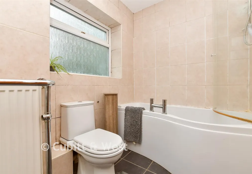Bathroom - Picquets Way, Banstead, Surrey - Wards of Kent