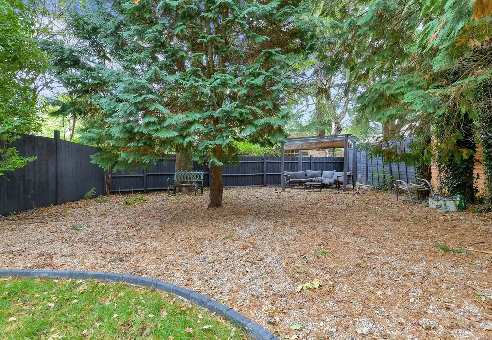 Rear Garden - Picquets Way, Banstead, Surrey - Wards of Kent
