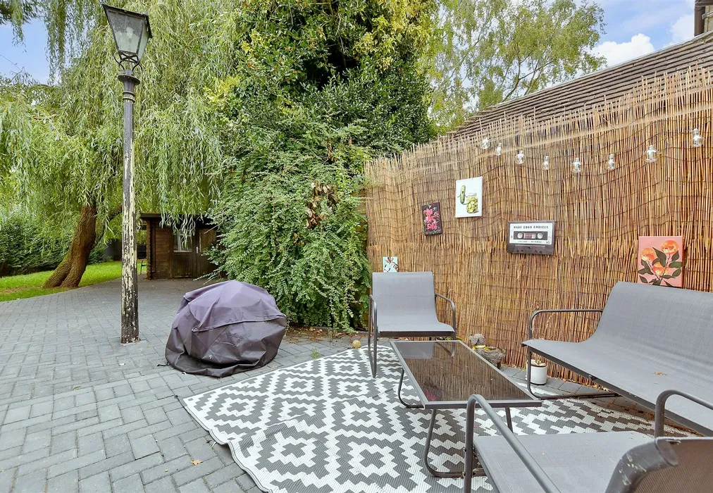 Patio / Decking - Picquets Way, Banstead, Surrey - Wards of Kent