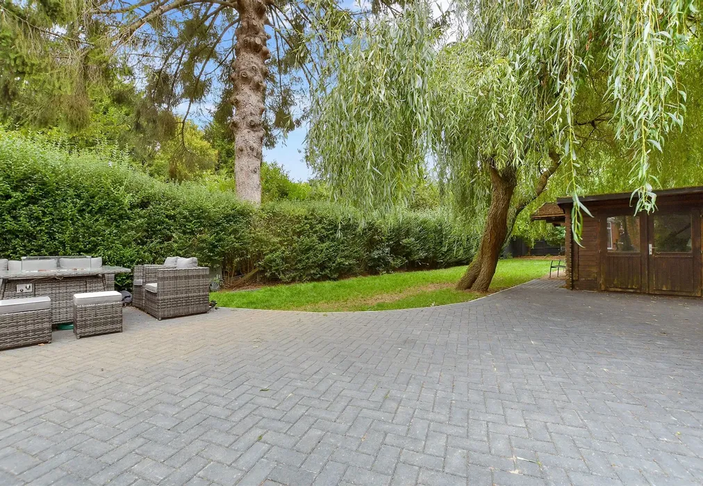 Rear Garden - Picquets Way, Banstead, Surrey - Wards of Kent