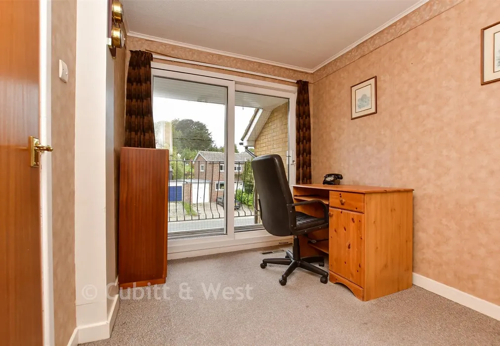 Bedroom 4 - Rose Bushes, Epsom Downs, Surrey - Wards of Kent
