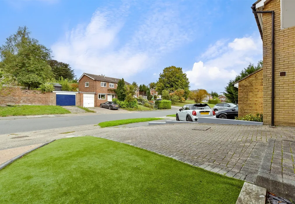 Driveway/Parking - Rose Bushes, Epsom Downs, Surrey - Wards of Kent