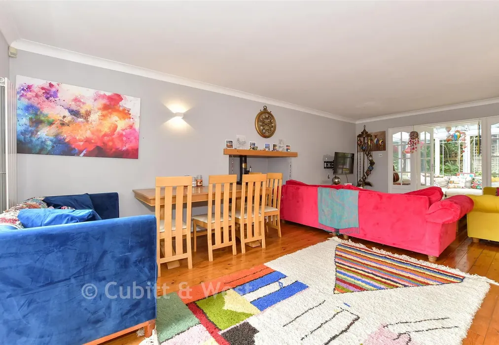 Lounge - Snow Hill, Copthorne, West Sussex - Wards of Kent