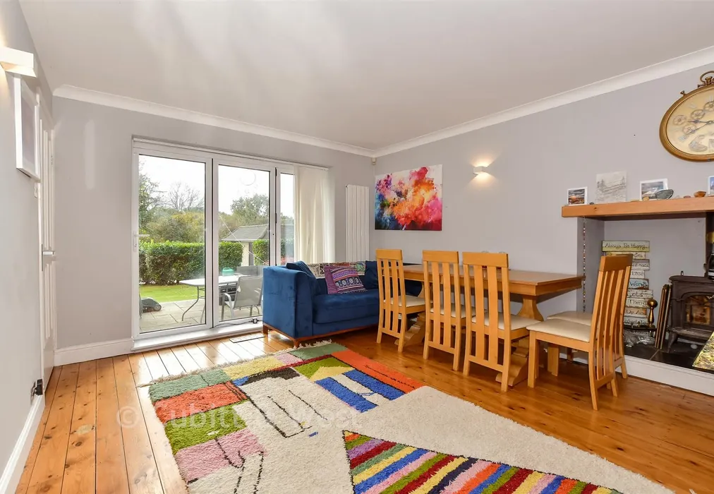 Lounge - Snow Hill, Copthorne, West Sussex - Wards of Kent