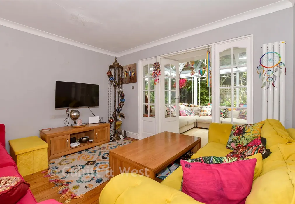 Lounge - Snow Hill, Copthorne, West Sussex - Wards of Kent