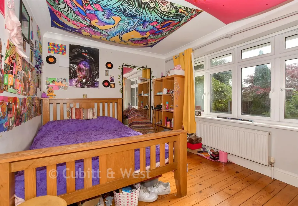 Bedroom 4 - Snow Hill, Copthorne, West Sussex - Wards of Kent