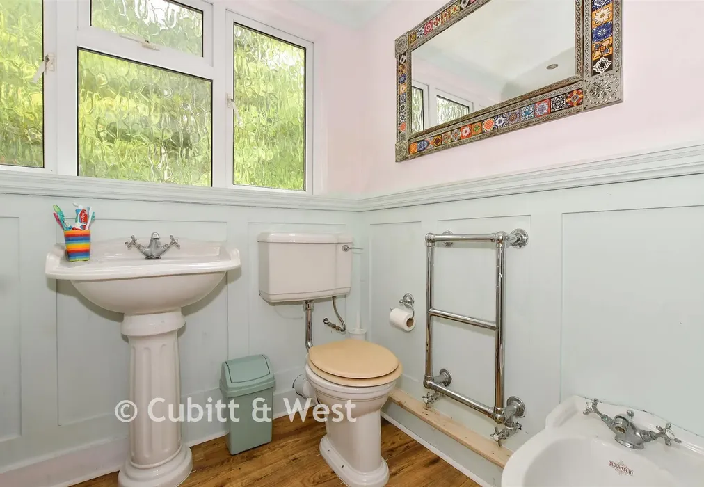 Bathroom - Snow Hill, Copthorne, West Sussex - Wards of Kent
