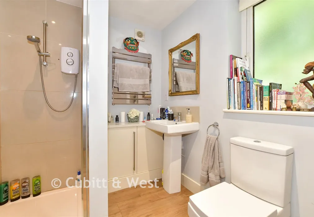 Annex Shower Room - Snow Hill, Copthorne, West Sussex - Wards of Kent