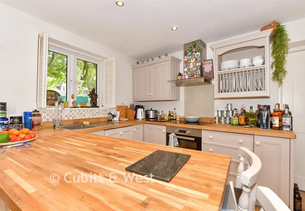 Annex Lounge/Kitchen - Snow Hill, Copthorne, West Sussex - Wards of Kent