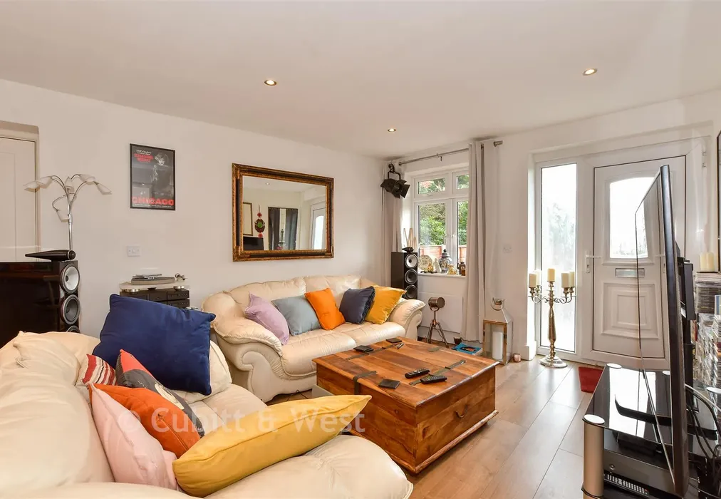 Annex Lounge/Kitchen - Snow Hill, Copthorne, West Sussex - Wards of Kent