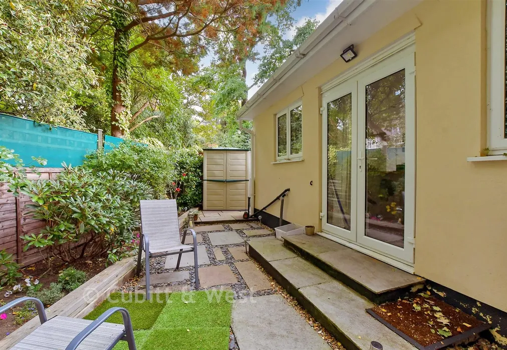 Rear Garden - Snow Hill, Copthorne, West Sussex - Wards of Kent