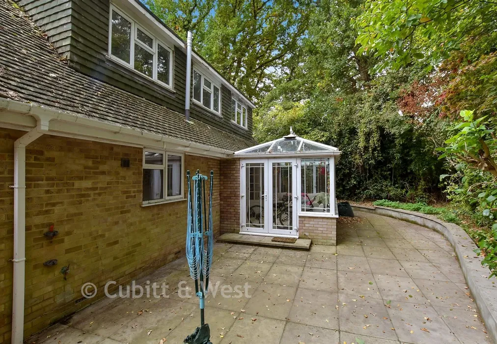 Rear Garden - Snow Hill, Copthorne, West Sussex - Wards of Kent
