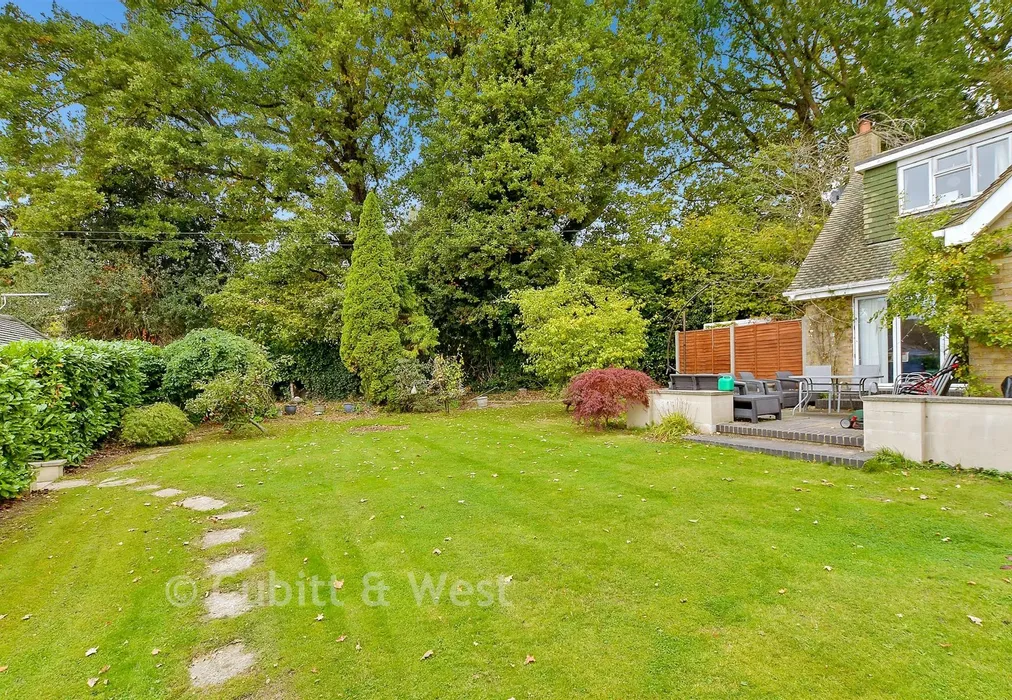 Front Garden - Snow Hill, Copthorne, West Sussex - Wards of Kent