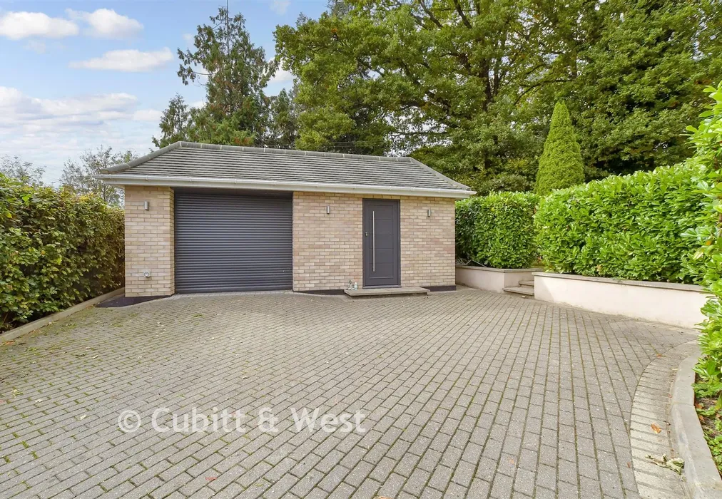 Garage - Snow Hill, Copthorne, West Sussex - Wards of Kent