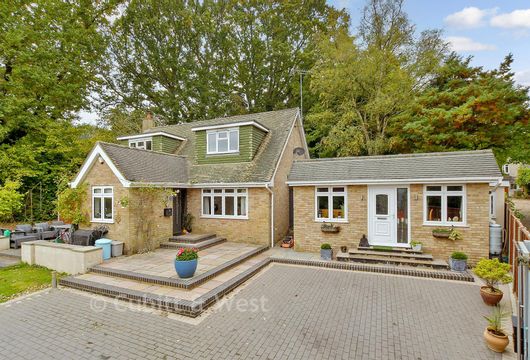 Snow Hill, Copthorne, West Sussex - Wards of Kent