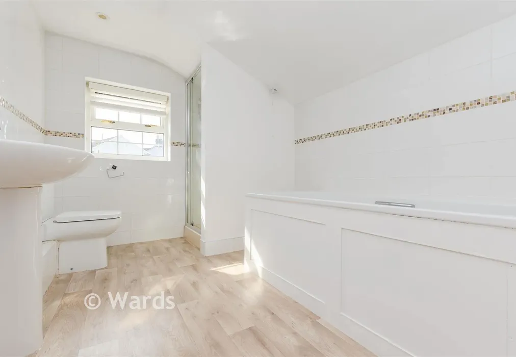 Bathroom - Byron Road, Gillingham, Kent - Wards of Kent