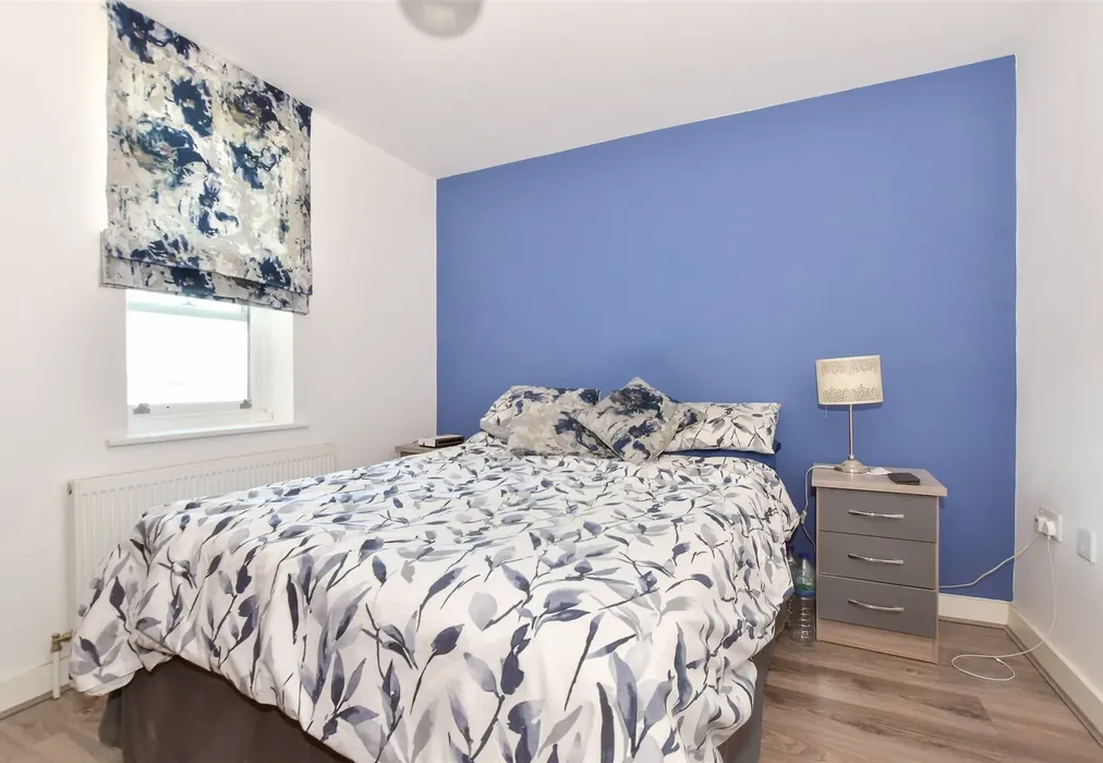 Bedroom 1 - High Street, Ventnor, Isle of Wight - Wards of Kent
