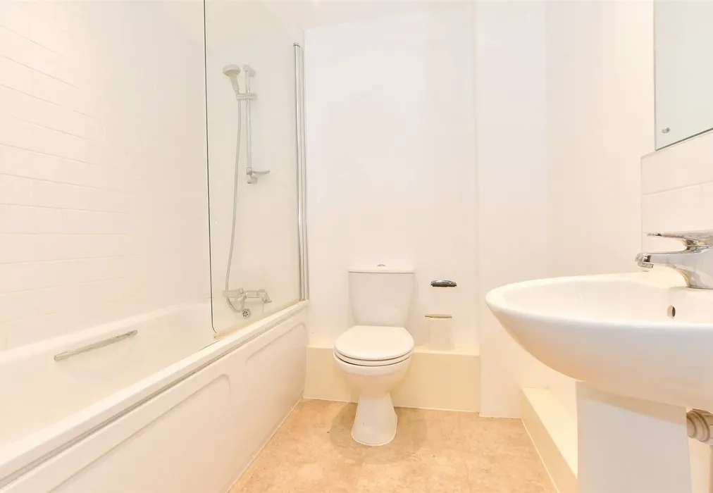 Bathroom - High Street, Ventnor, Isle of Wight - Wards of Kent