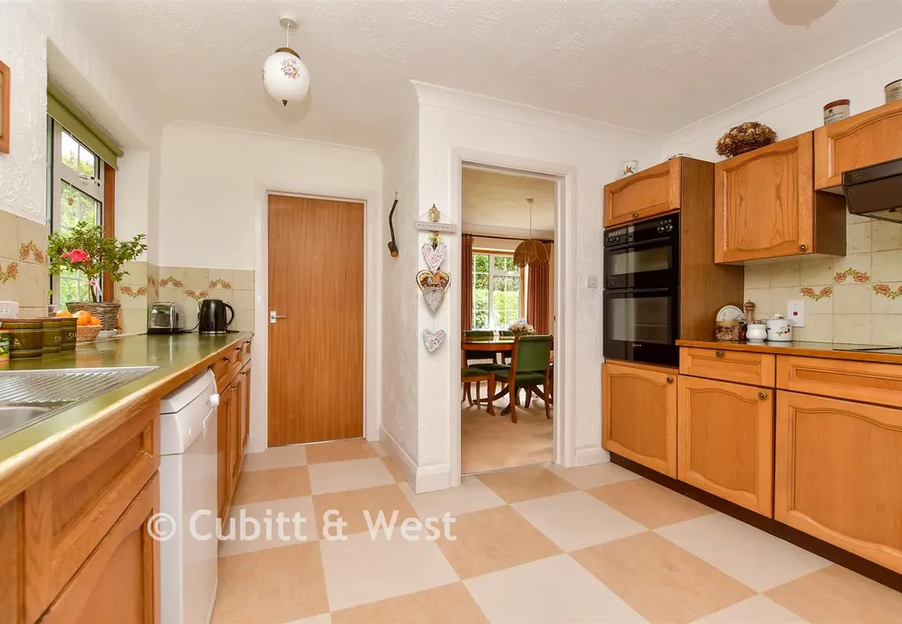 Kitchen - Copthill Lane, Kingswood, Surrey - Wards of Kent