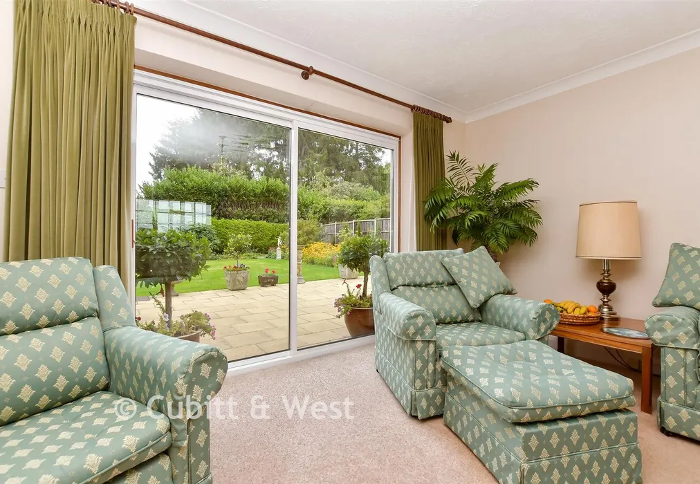 Lounge - Copthill Lane, Kingswood, Surrey - Wards of Kent